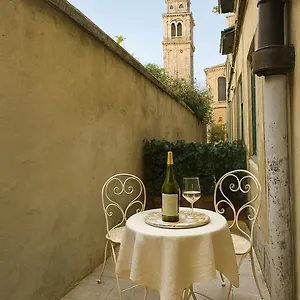 Apartament Calle De Le Pazienze